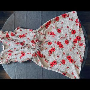 Pattern summer dress, ruffled detail, front tie